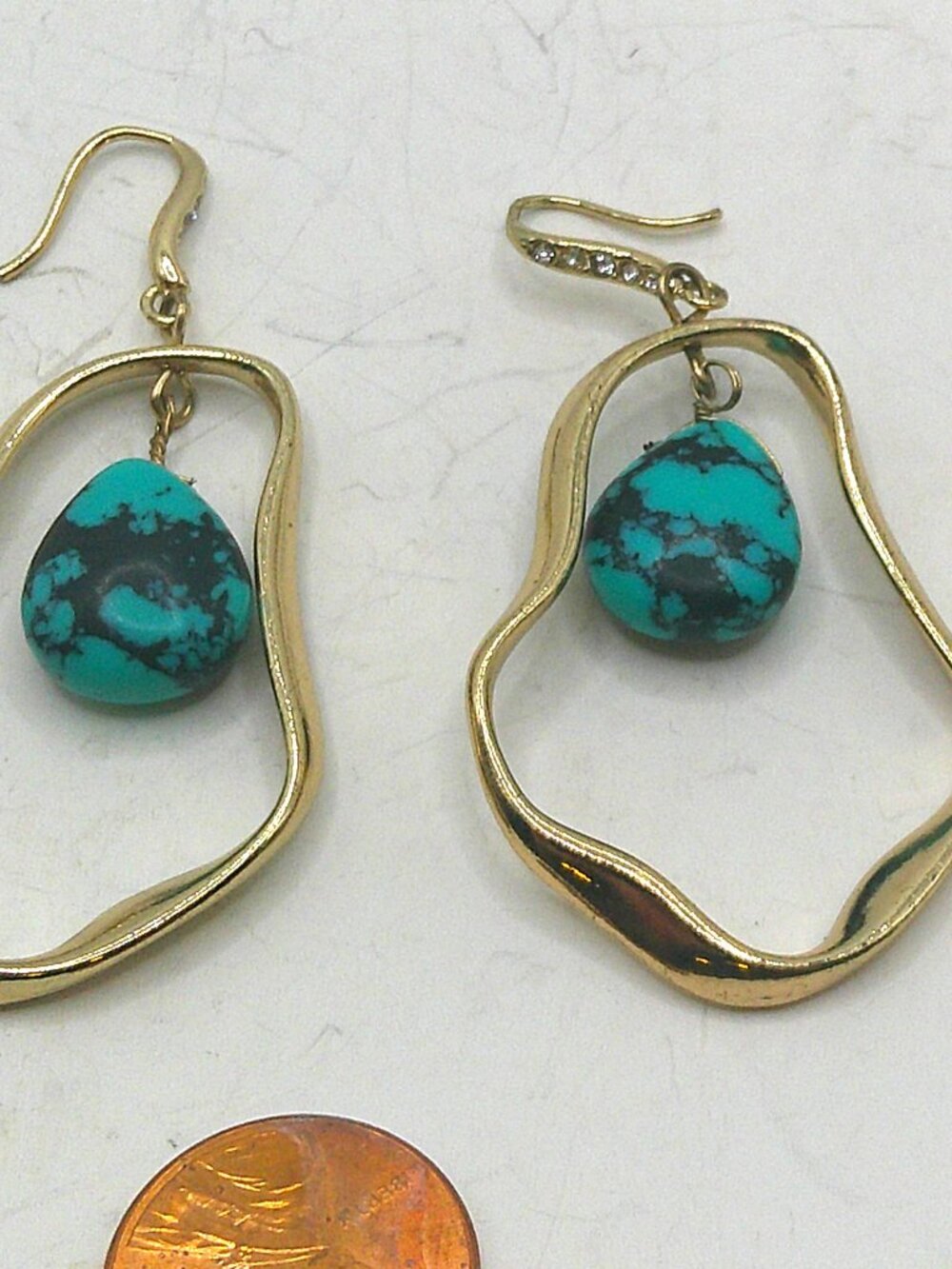 Goldtone Earring with Howlite